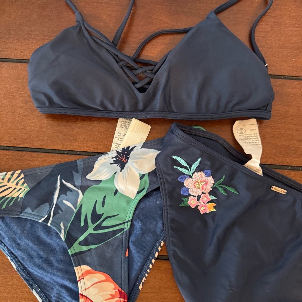Hollister 2 bikini bottoms with Navy Top